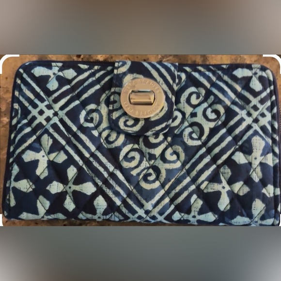 NWT Vera Bradley Turn Key Wallet - Picture 7 of 7
